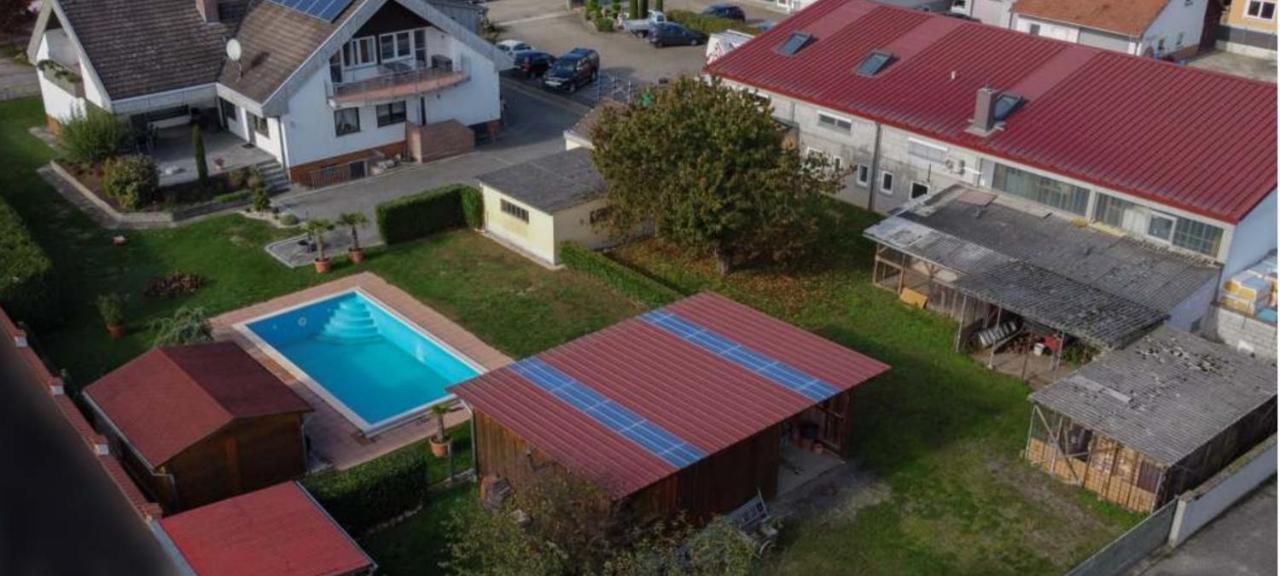 Ferienwohnungen Zur Elz - Traumhafte 160 Qm Wohnung Mit Pool Und Garten Naehe Des Europaparks Kappel-Grafenhausen Exterior photo